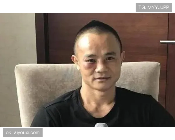 刚刷到熊朝忠拎着一堆大牌进小区，赛场上那股子劲儿瞬间消失了